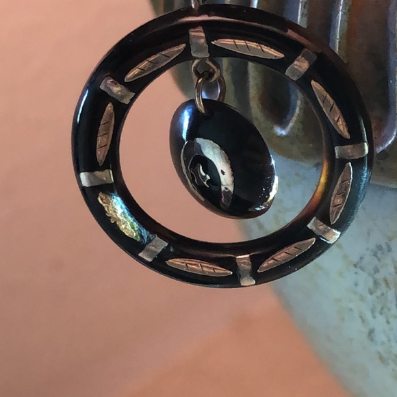 Victorian pique tortoise shell earrings - Picture 3 of 16